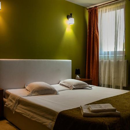 Pensiunea Clasic Hunedoara Pestisu Mare Extérieur photo