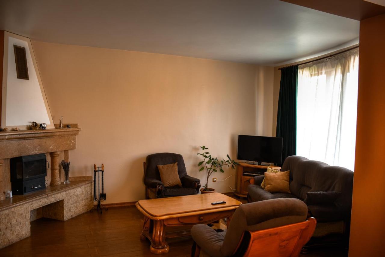 Pensiunea Clasic Hunedoara Pestisu Mare Extérieur photo